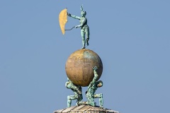 17th c. statue of Fortuna on the Dogana di Mare 